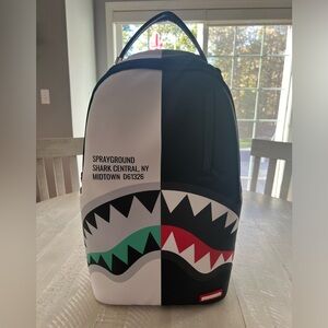 SHARK CENTRAL REFLEX DLXSV BACKPACK